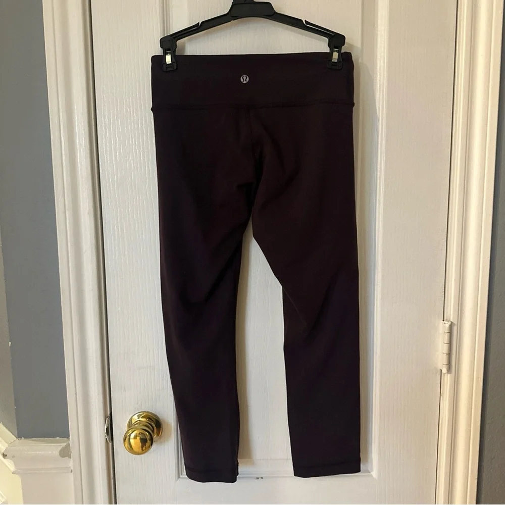 lululemon Athletica Cropped Leggings Dark‎ Purple Size 4